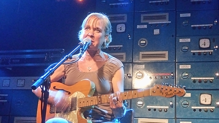Kristin Hersh playing at Gorilla, Manchester